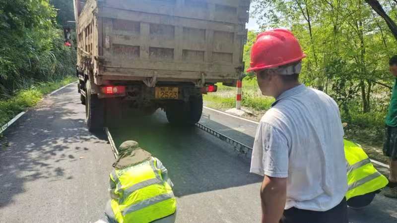 石台车前路，路面及交通安全设施检测