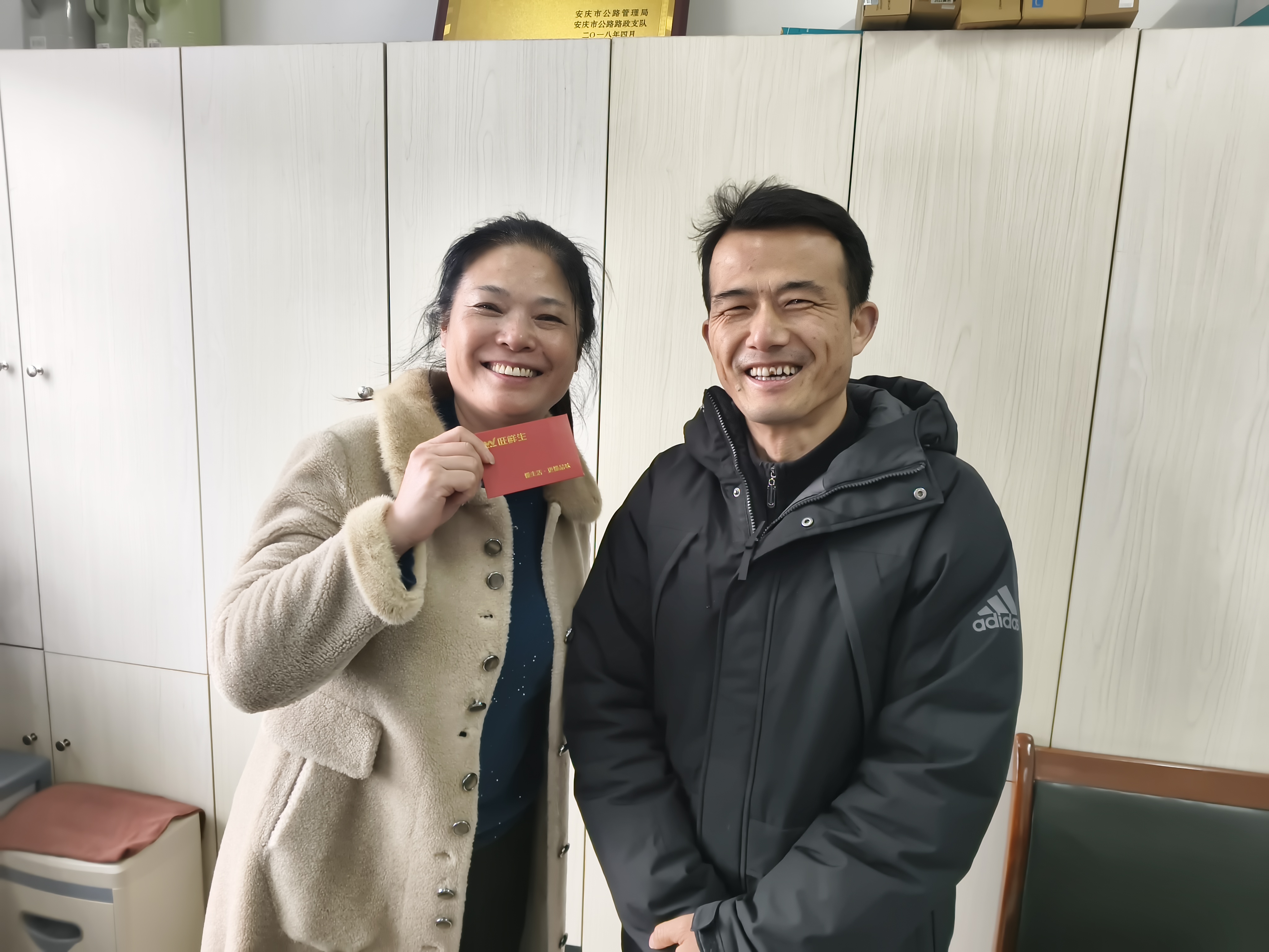 春风暖巾帼，温情伴芳华